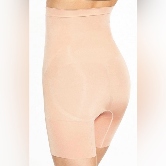 ✨SPANX✨Oncore High Waisted Mid-Thigh Shorts in Soft Nude - Picture 2 of 3
